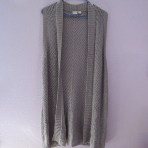 Sleeveless Knitted Sweater